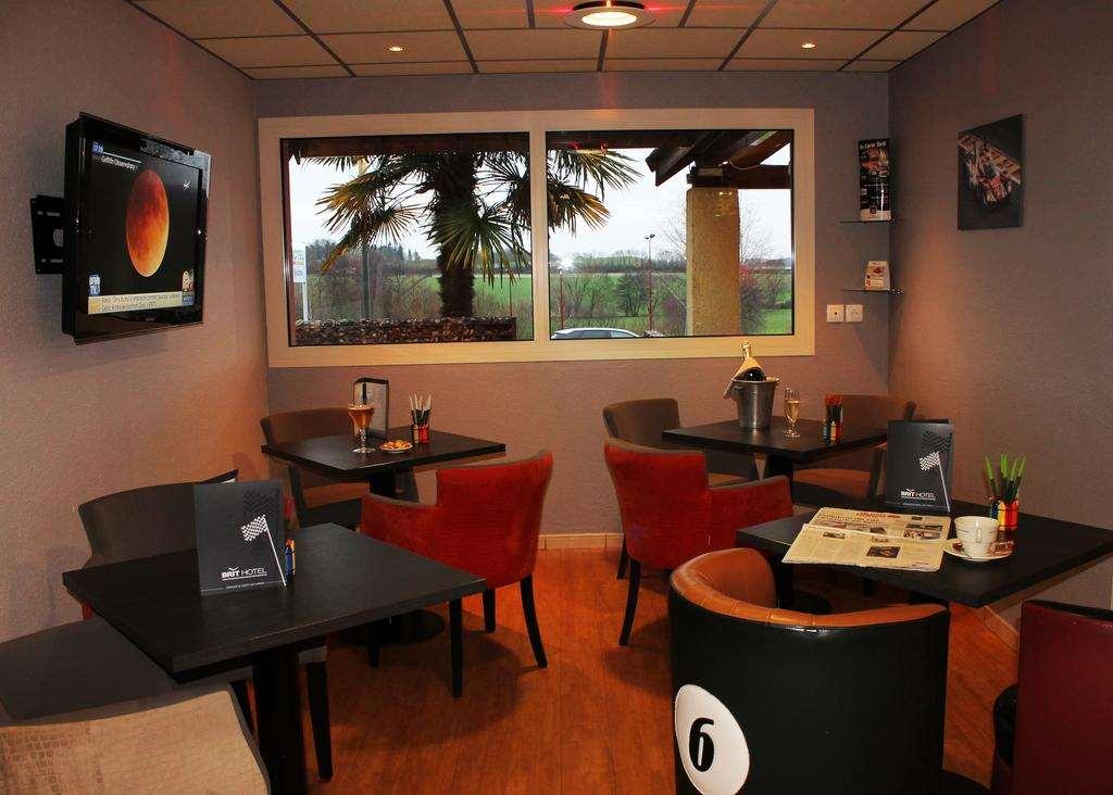 Brit Hotel Les Evens Saint-Saturnin  Restaurang bild