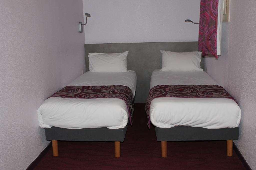 Brit Hotel Les Evens Saint-Saturnin  Rum bild