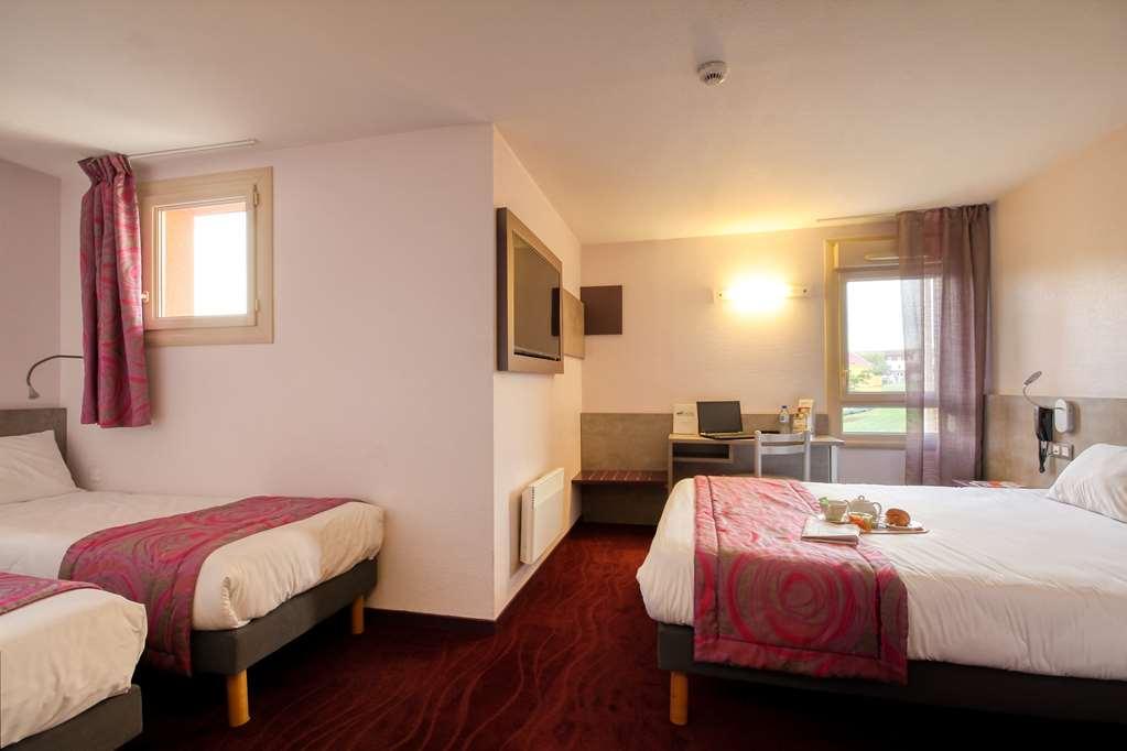 Brit Hotel Les Evens Saint-Saturnin  Rum bild