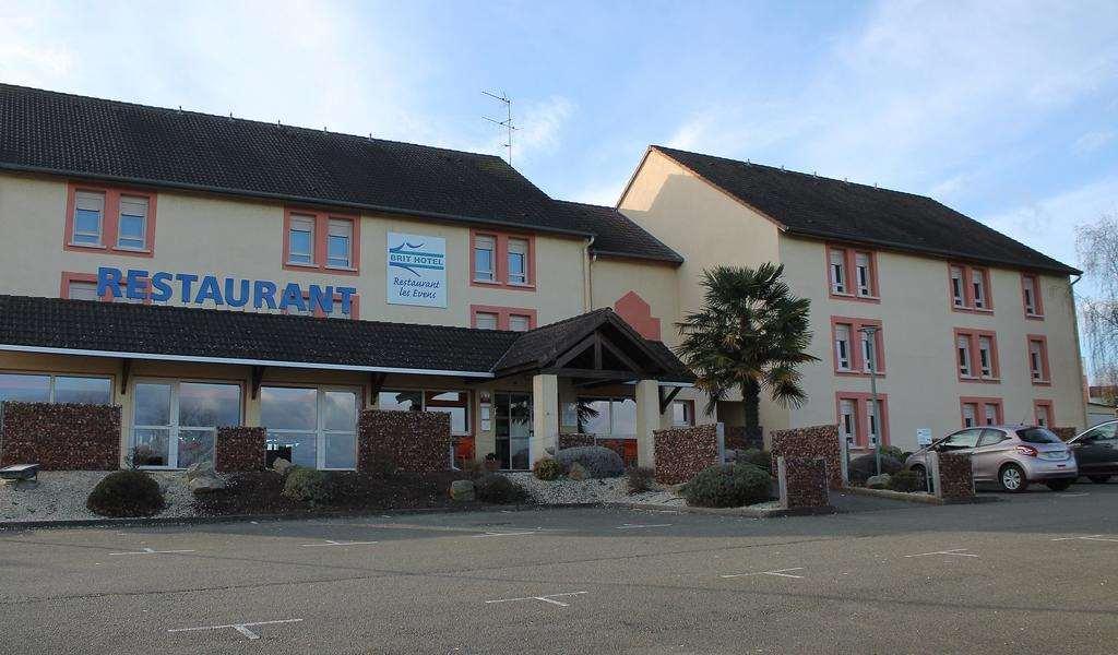 Brit Hotel Les Evens Saint-Saturnin  Exteriör bild
