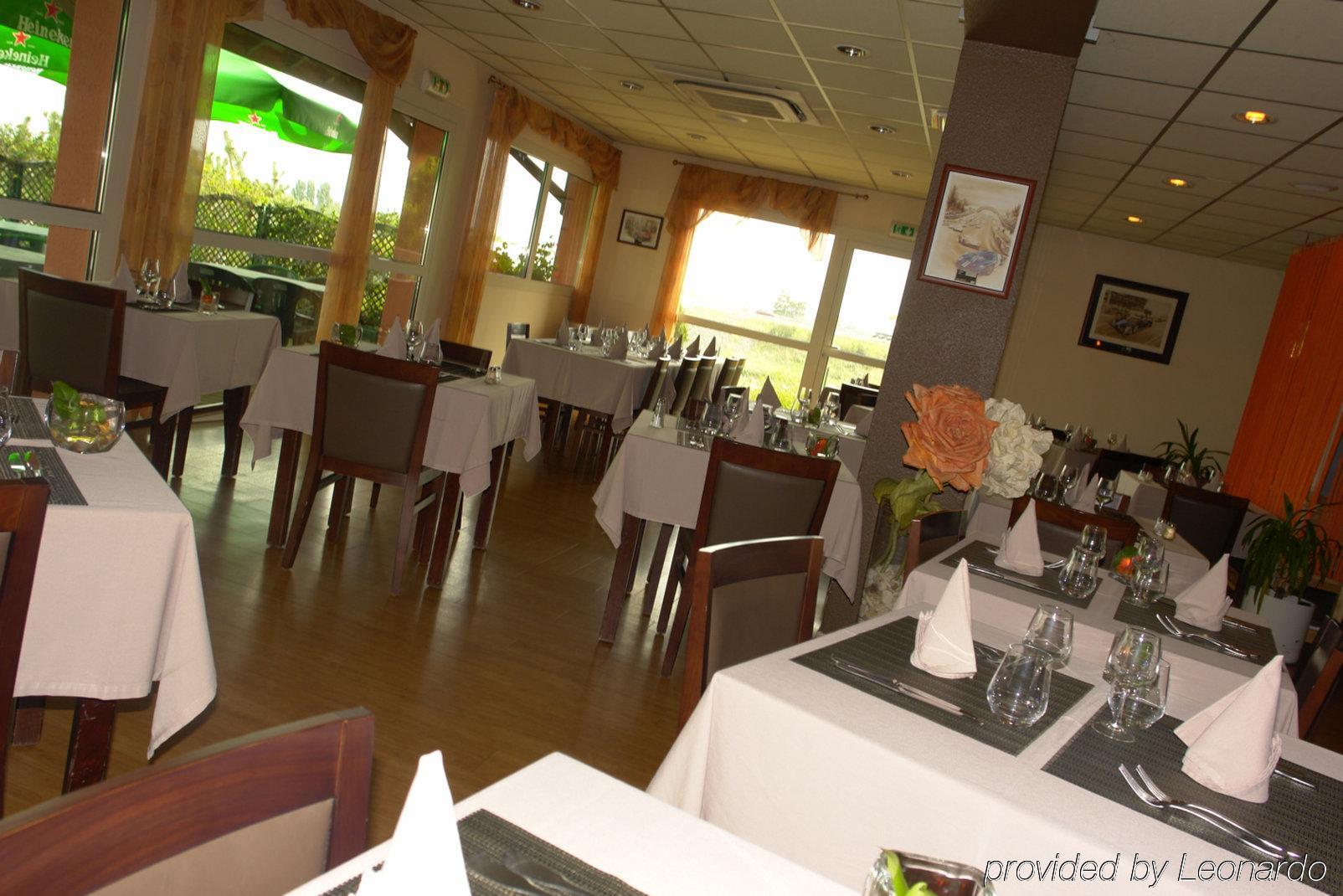 Brit Hotel Les Evens Saint-Saturnin  Restaurang bild