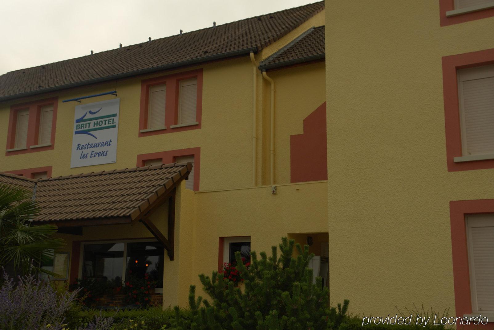 Brit Hotel Les Evens Saint-Saturnin  Exteriör bild