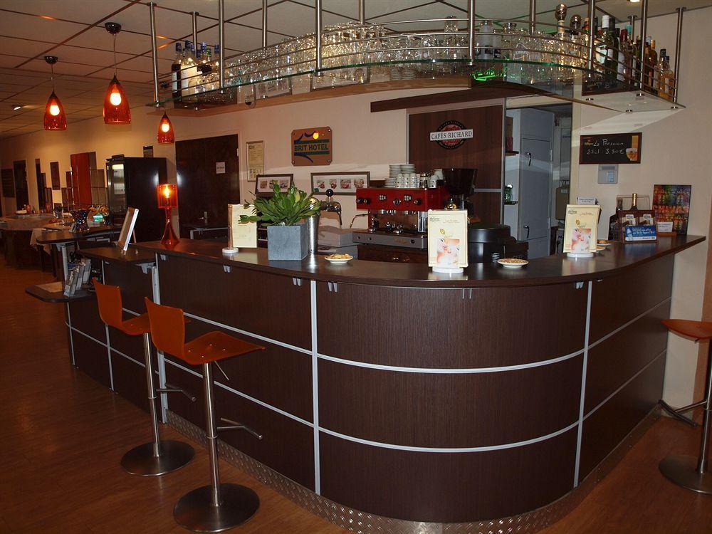 Brit Hotel Les Evens Saint-Saturnin  Exteriör bild