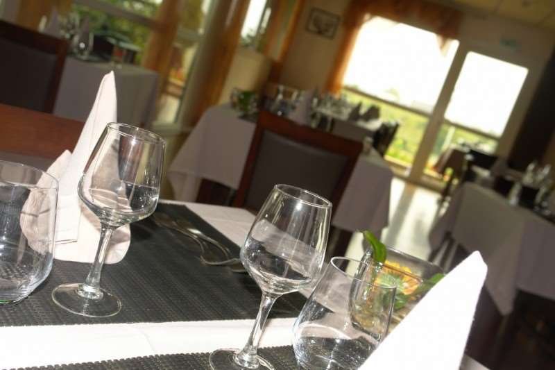 Brit Hotel Les Evens Saint-Saturnin  Restaurang bild
