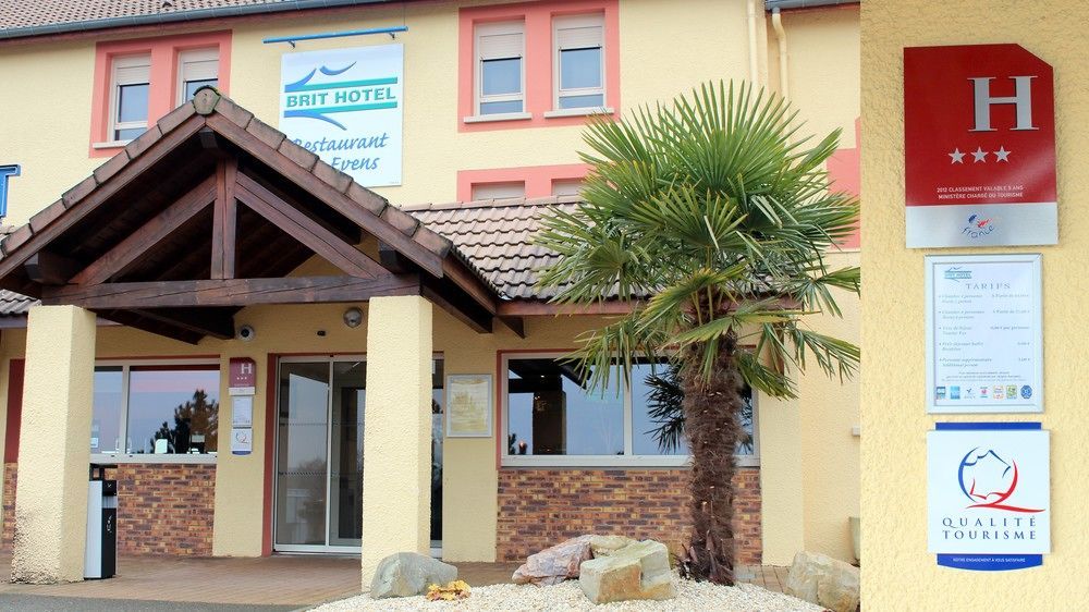 Brit Hotel Les Evens Saint-Saturnin  Exteriör bild