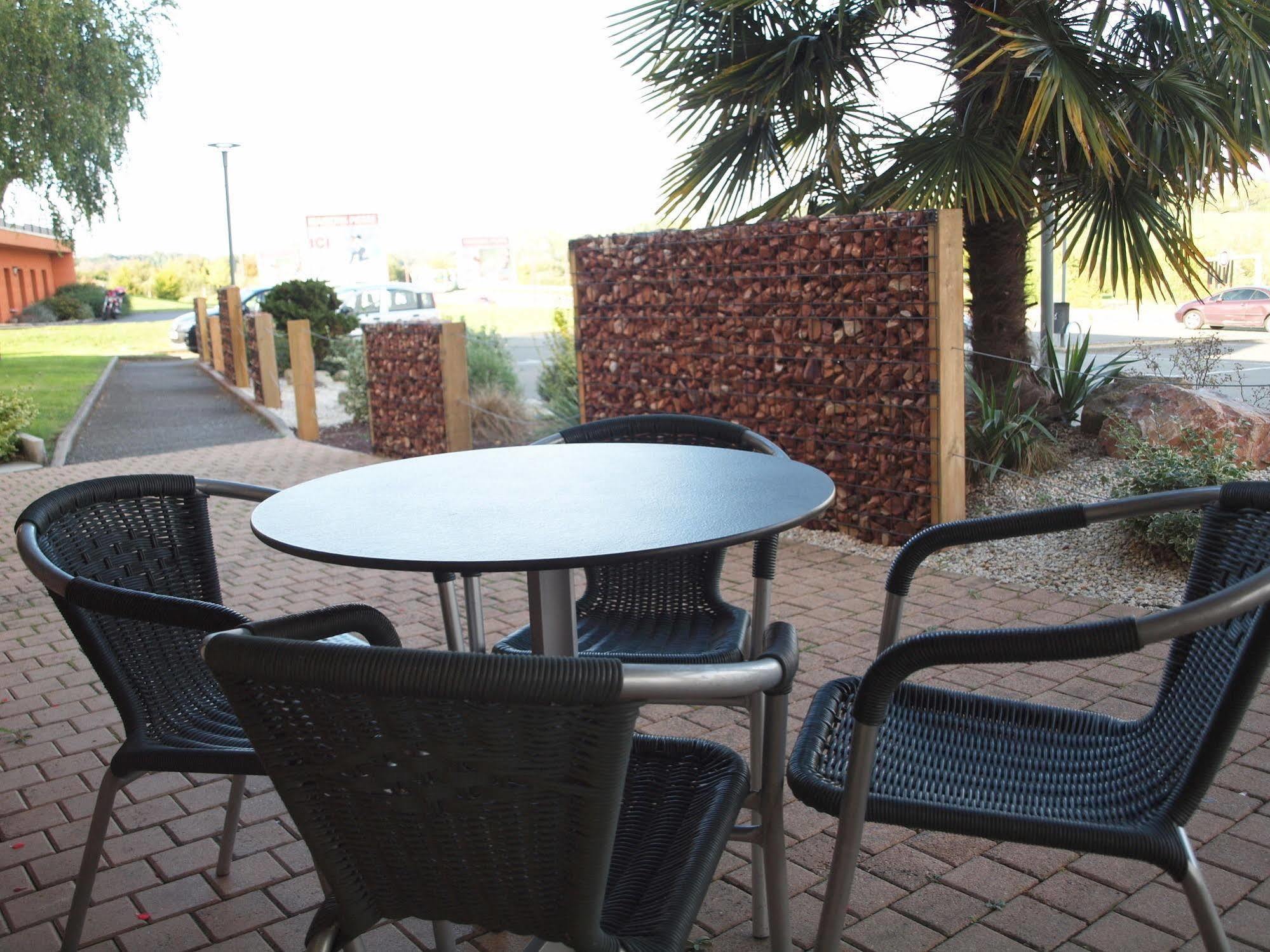 Brit Hotel Les Evens Saint-Saturnin  Exteriör bild