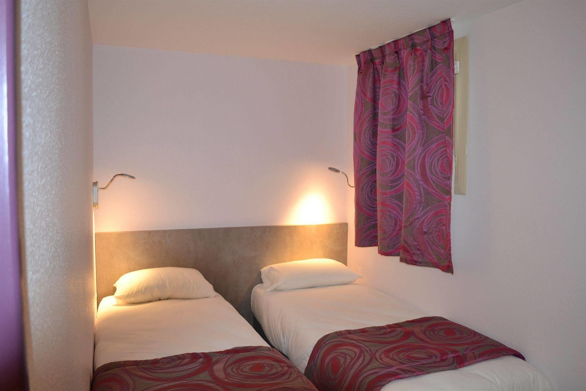 Brit Hotel Les Evens Saint-Saturnin  Exteriör bild